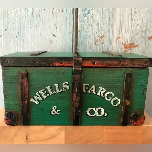 Mini Wells Fargo & Co. green trunk with nailed wooden trim & little metal latch - Picture 2 of 11